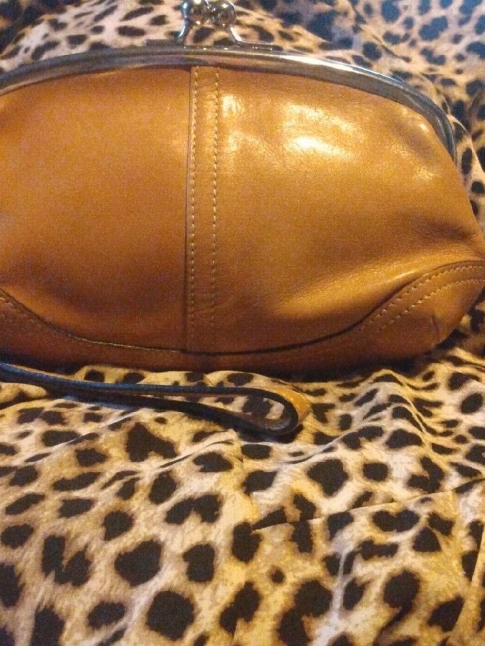Vintage Coach Tan leather kiss purse clutch - Picture 4 of 7